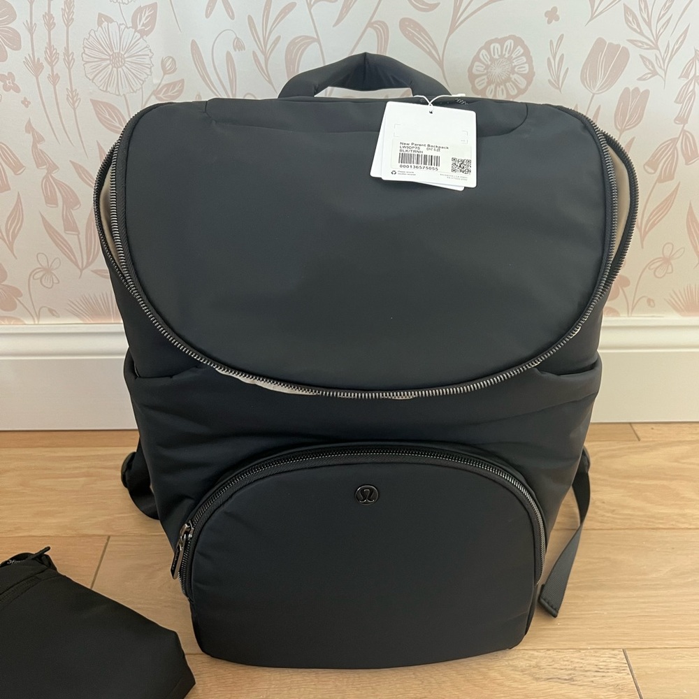 Lululemon new parent diaper bag